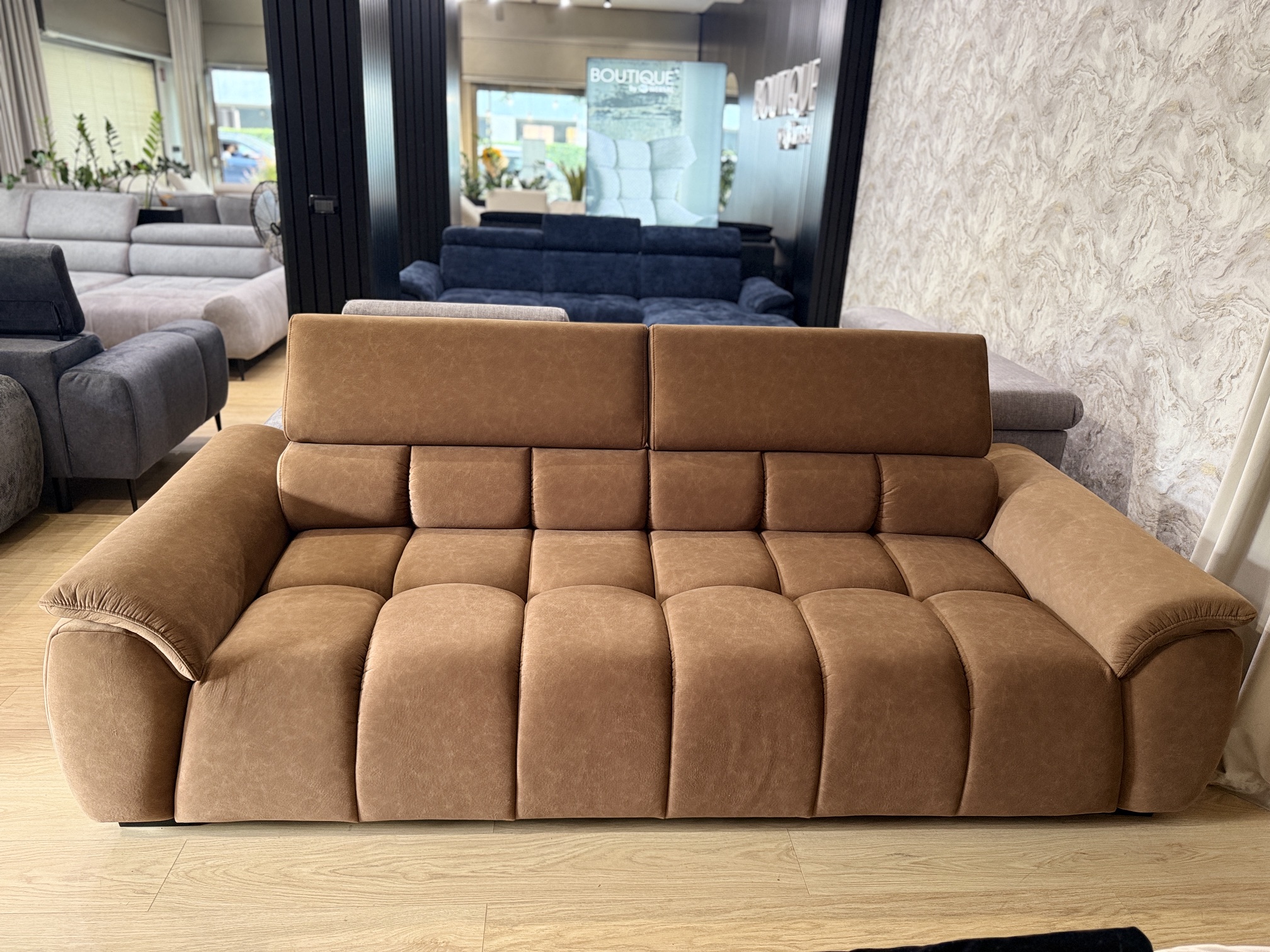 divano-lineare-per-4-estendibile-relax-sofa-vikado-arredamento-bolzano (4) ALVIN – DIVANO 4 POSTI CON SEDUTA ELETTRICA | DISPONIBILE SUBITO - immagine 1