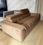 Divano 4 posti ALVIN con seduta elettrica – foto reale dell’esemplare disponibile subito, showroom Vikado Bolzano (2)