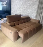 Divano 4 posti ALVIN con seduta elettrica – foto reale dell’esemplare disponibile subito, showroom Vikado Bolzano (13)