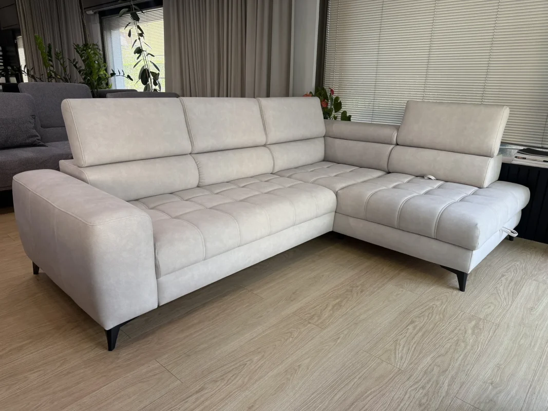 Divano angolare relax BAGGIO con seduta elettrica – foto reale dell’esemplare disponibile subito, showroom Vikado Bolzano