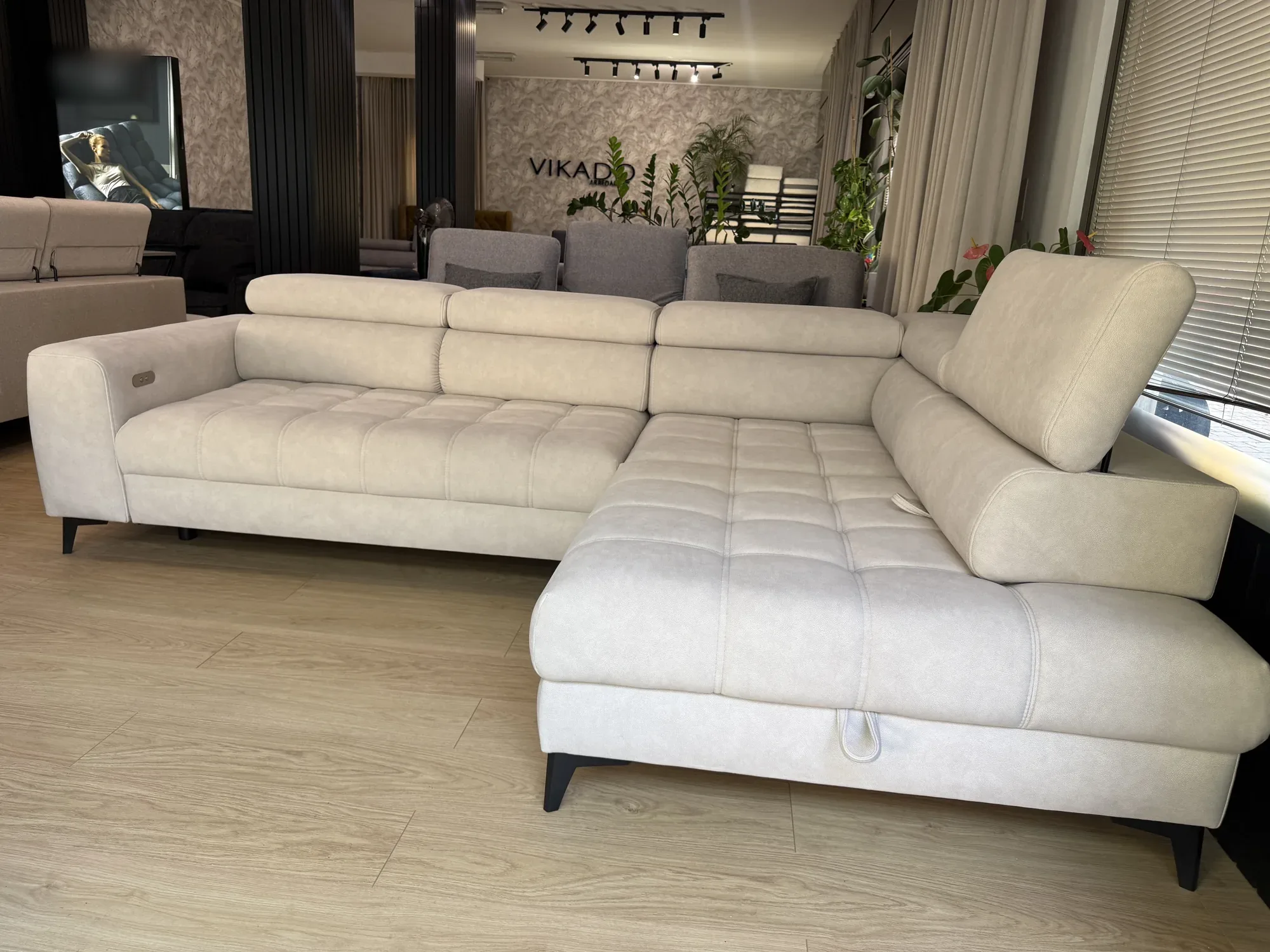 Relax-Ecksofa BAGGIO mit elektrischem Sitz – Originalfoto des sofort verfügbaren Exemplars, Showroom Vikado Bozen (4)