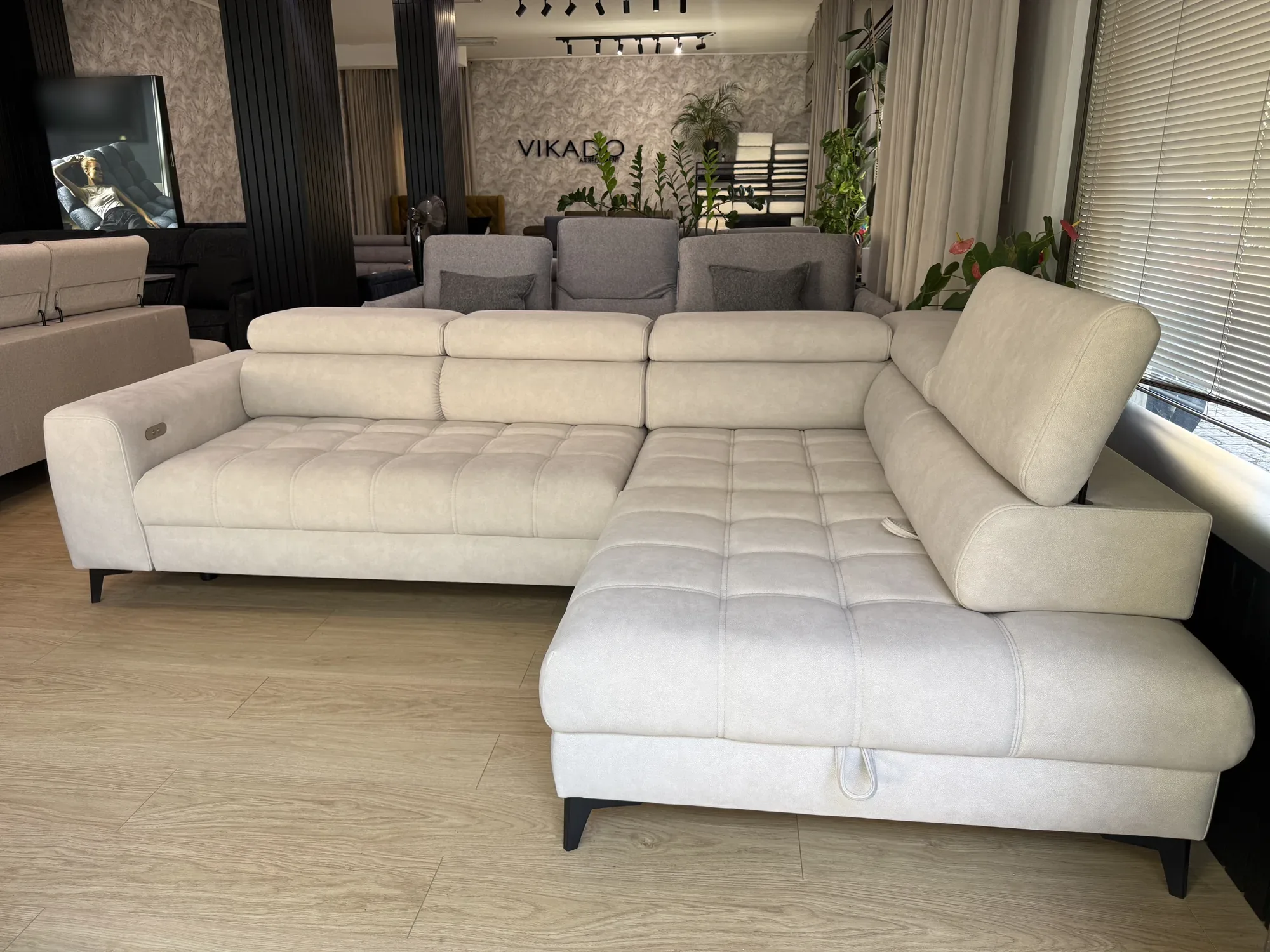 Relax-Ecksofa BAGGIO mit elektrischem Sitz – Originalfoto des sofort verfügbaren Exemplars, Showroom Vikado Bozen (6)