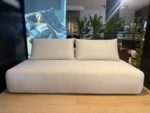 Schlafsofa BLOOM in Runo 6 – Originalfoto des sofort verfügbaren Exemplars, Showroom Vikado Bozen (2)