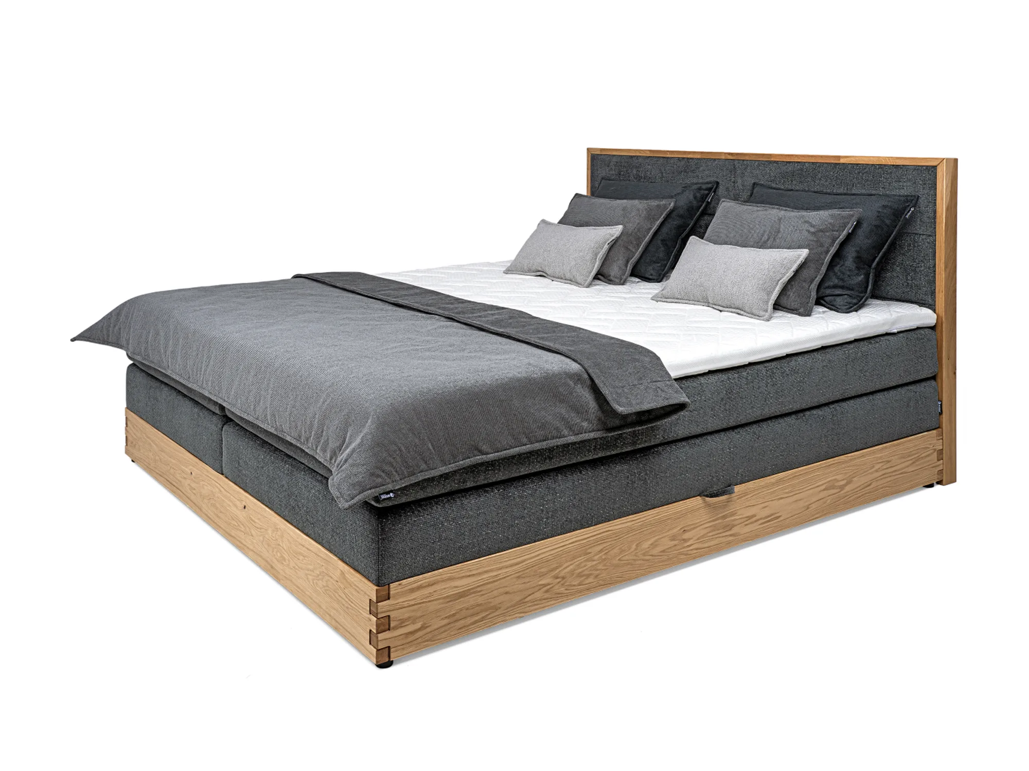 Boxspring-Doppelbett mit Bettkasten CALPA – Frontansicht, auf weißem Hintergrund