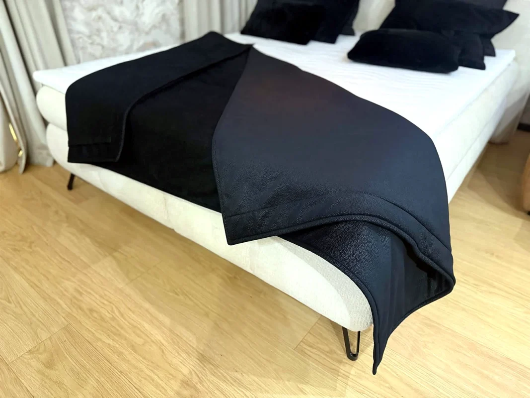 Copriletto LEA imbottito su letto boxspring