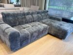 Eckschlafsofa ENZO S in Dress Me 04 – Originalfoto des sofort verfügbaren Exemplars, Showroom Vikado Bozen (2)