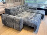 Eckschlafsofa ENZO S in Dress Me 04 – Originalfoto des sofort verfügbaren Exemplars, Showroom Vikado Bozen (4)