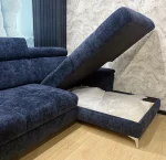 Eckschlafsofa mit Bettkasten LUGANO S in Marineblau – Originalfoto des sofort verfügbaren Exemplars, Showroom Vikado Bozen (4)