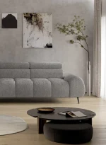 Relax-Ecksofa mit elektrischem Sitz Mavel S – im Raum