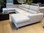 Wohnlandschaft mit Schlaffunktion RAYO XL hellgrau – Originalfoto des sofort verfügbaren Exemplars, Showroom Vikado Bozen