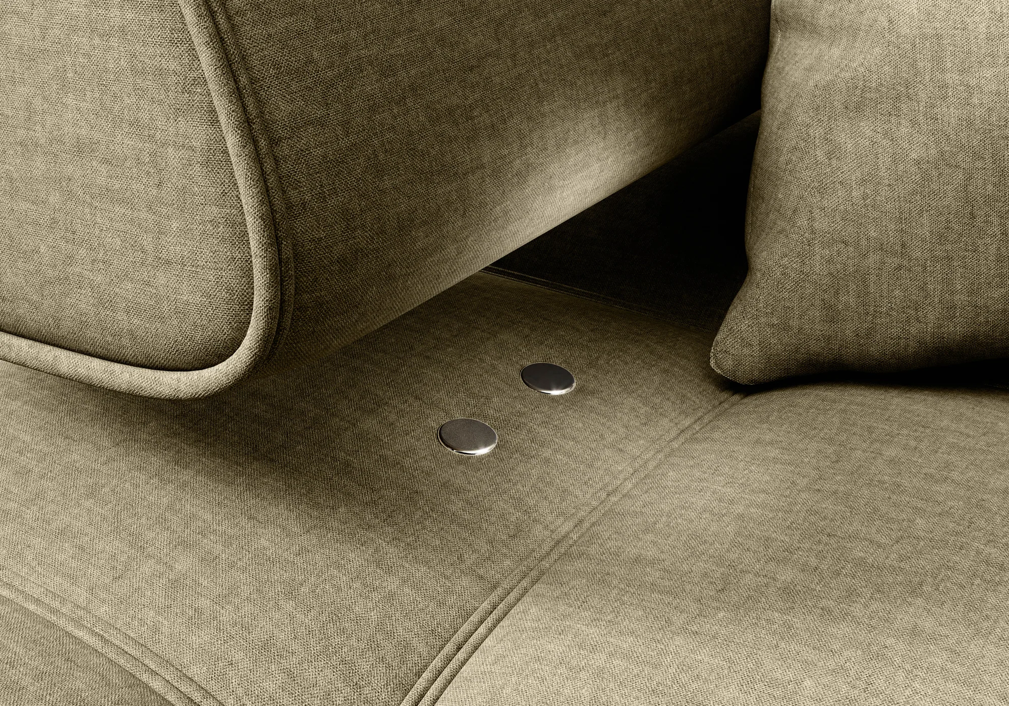 Ecksofa SELEDO L mit elektrischem Sitz – Detail, im Raum