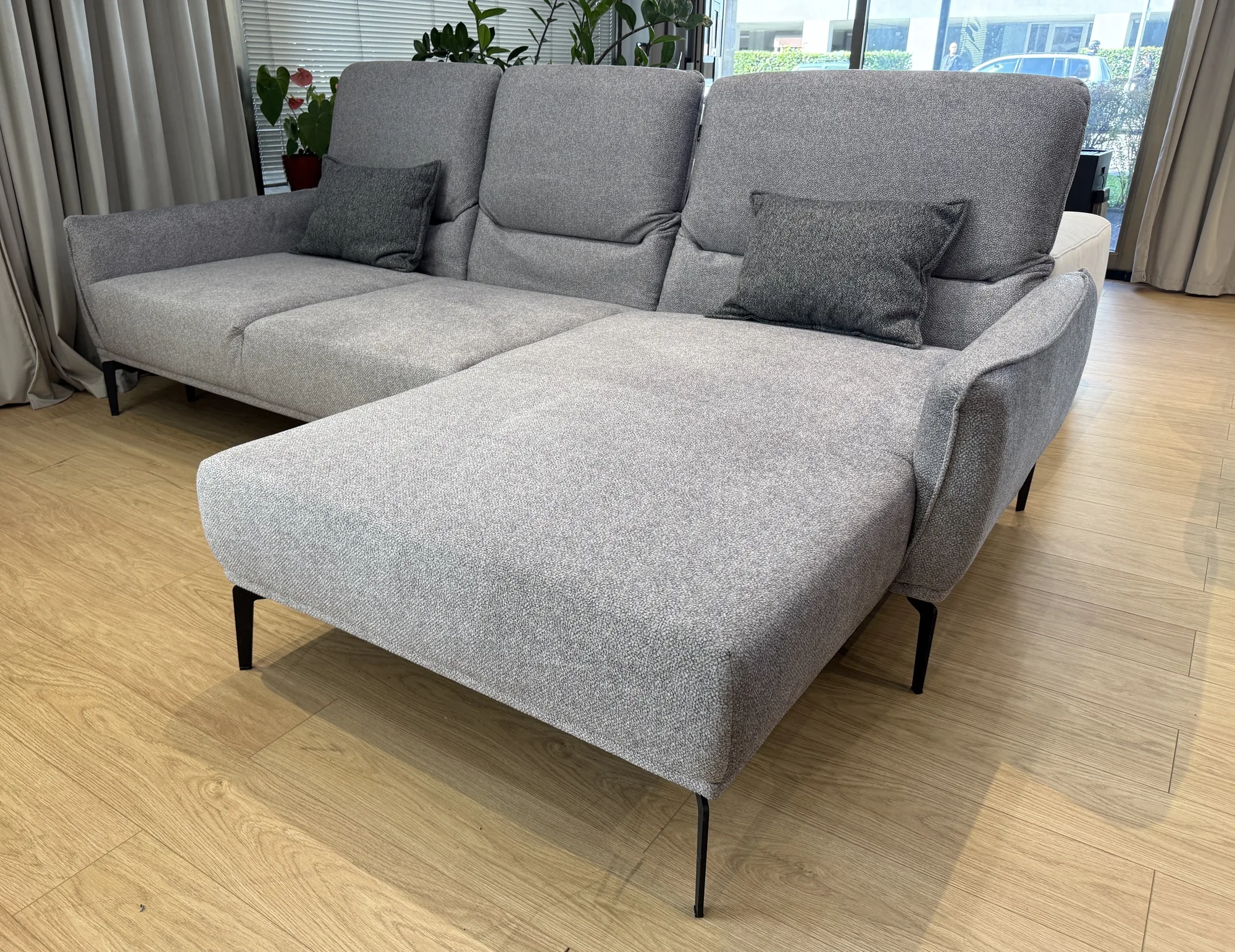 Divano angolare relax STORM MINI con i schienali traslanti – foto reale dell’esemplare disponibile subito, showroom Vikado Bolzano (2)