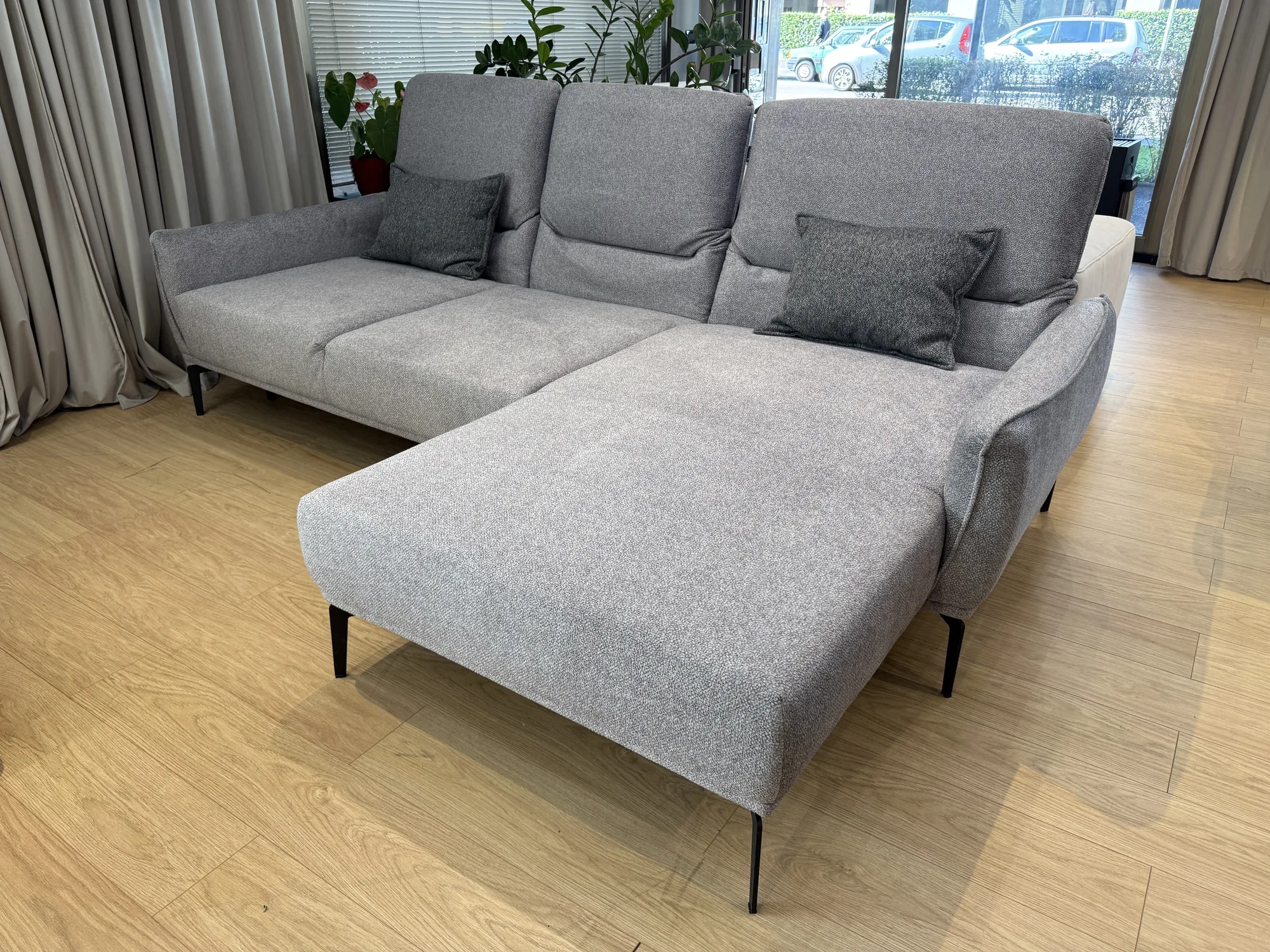 Divano angolare relax STORM MINI con i schienali traslanti – foto reale dell’esemplare disponibile subito, showroom Vikado Bolzano (3)