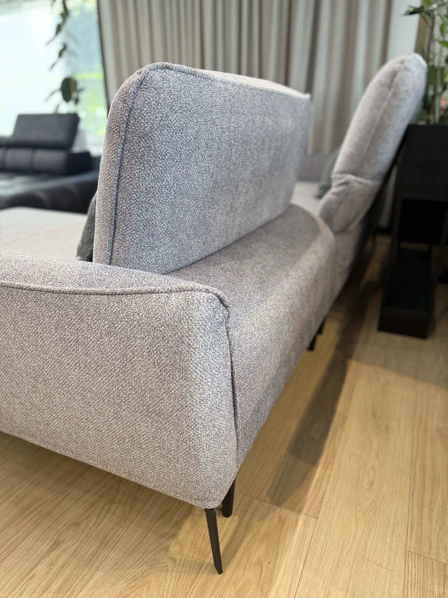 Divano angolare relax STORM MINI con i schienali traslanti – foto reale dell’esemplare disponibile subito, showroom Vikado Bolzano (5)