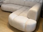 Ecksofa VELPA L in Jaguar 4 Linen – Originalfoto des sofort verfügbaren Exemplars, Showroom Vikado Bozen (3)