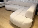 Ecksofa VELPA L in Jaguar 4 Linen – Originalfoto des sofort verfügbaren Exemplars, Showroom Vikado Bozen (4)