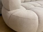 Ecksofa VELPA L in Jaguar 4 Linen – Originalfoto des sofort verfügbaren Exemplars, Showroom Vikado Bozen (6)